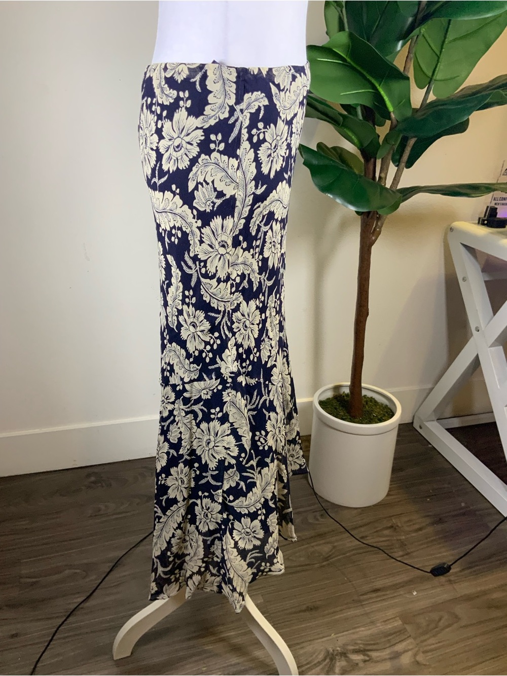 Lauren Ralph Lauren Navy and Cream Floral Maxi Skirt - Picture 5 of 14